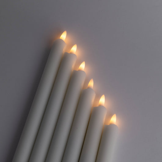 Nahaufnahme der beweglichen 3D-Flamme einer Velora Flamme Kerze